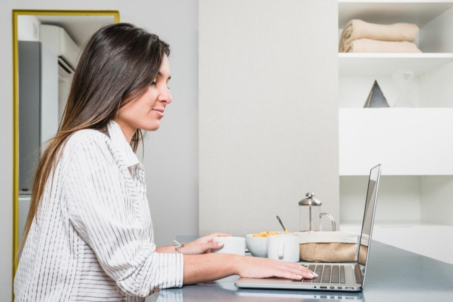 Zusammenarbeit am Whiteboard bei der Ideenentwicklung