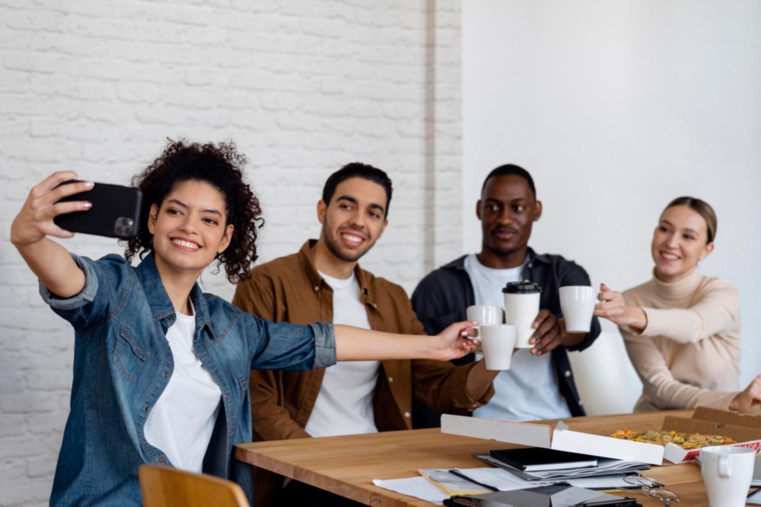 Teammeeting mit Brainstorming-Session